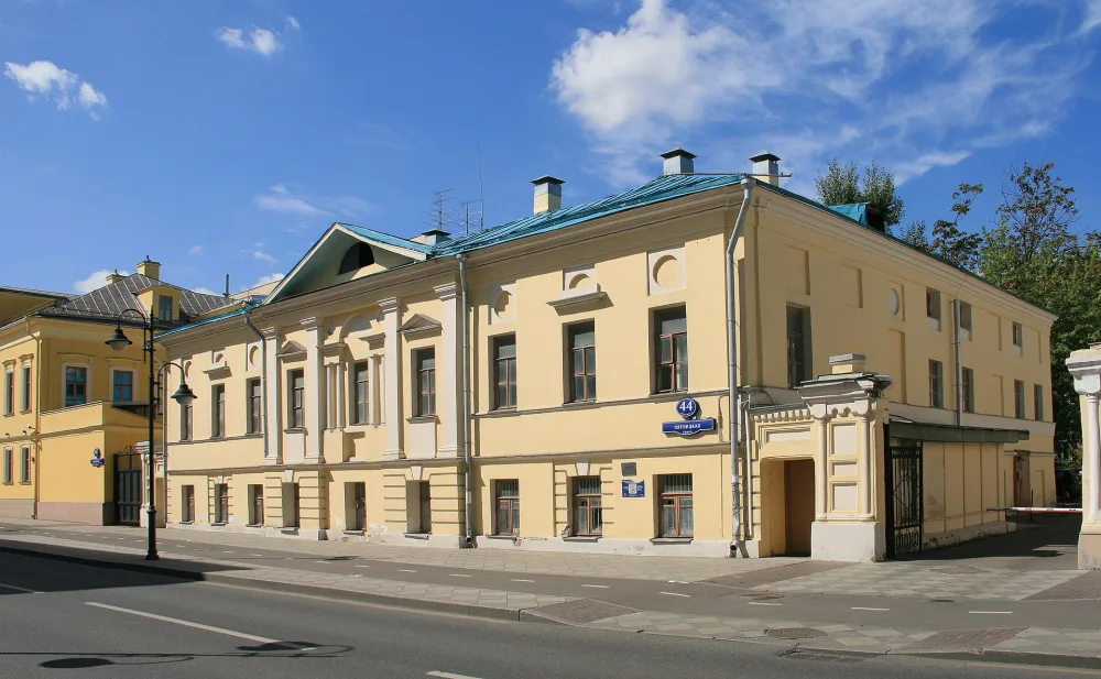Пятницкая улица 44 c1