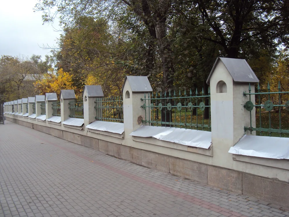 Ограда вдоль Ленинского проспекта (Донской)