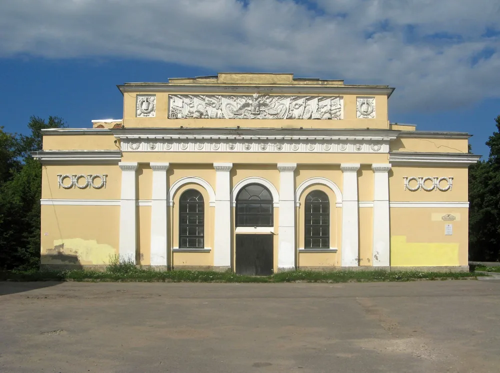 Здание экзециргауза (манеж) (Кингисепп)