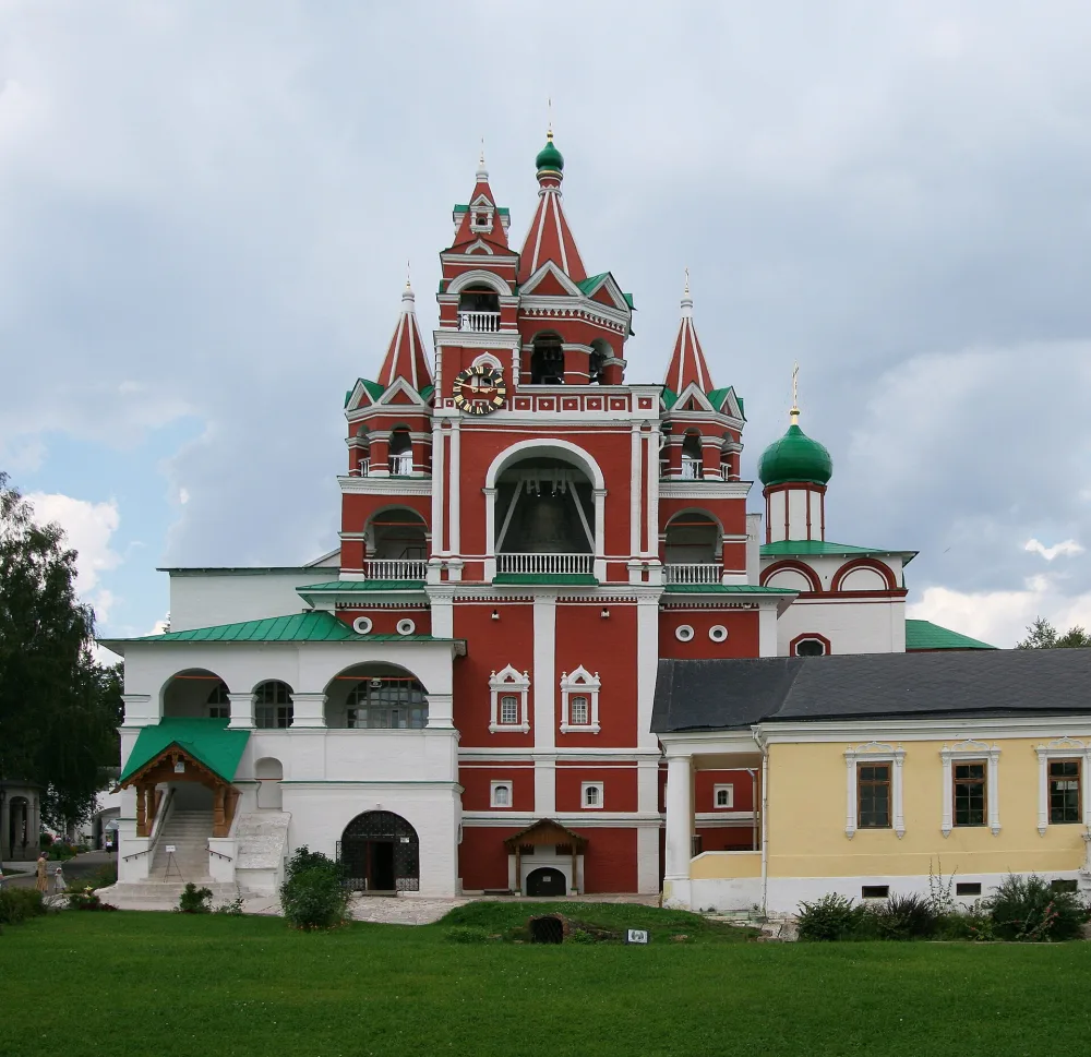 Колокольня (звонница) с церковью Сергия Радонежского (Звенигород)