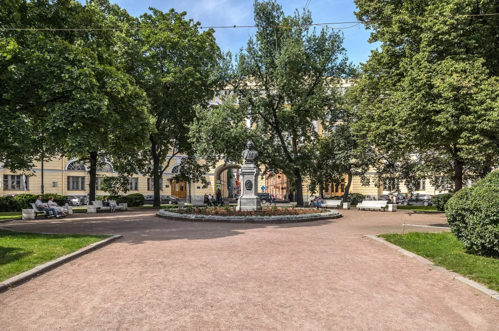Площадь Ломоносова (Санкт-Петербург)
