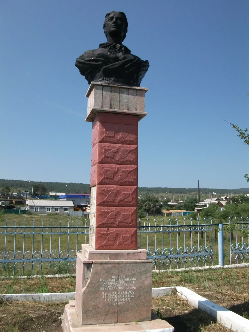 Могила А.В. Потаниной (1842-1894), русской путешественницы, известной исследовательницы Центральной Азии (Кяхта)