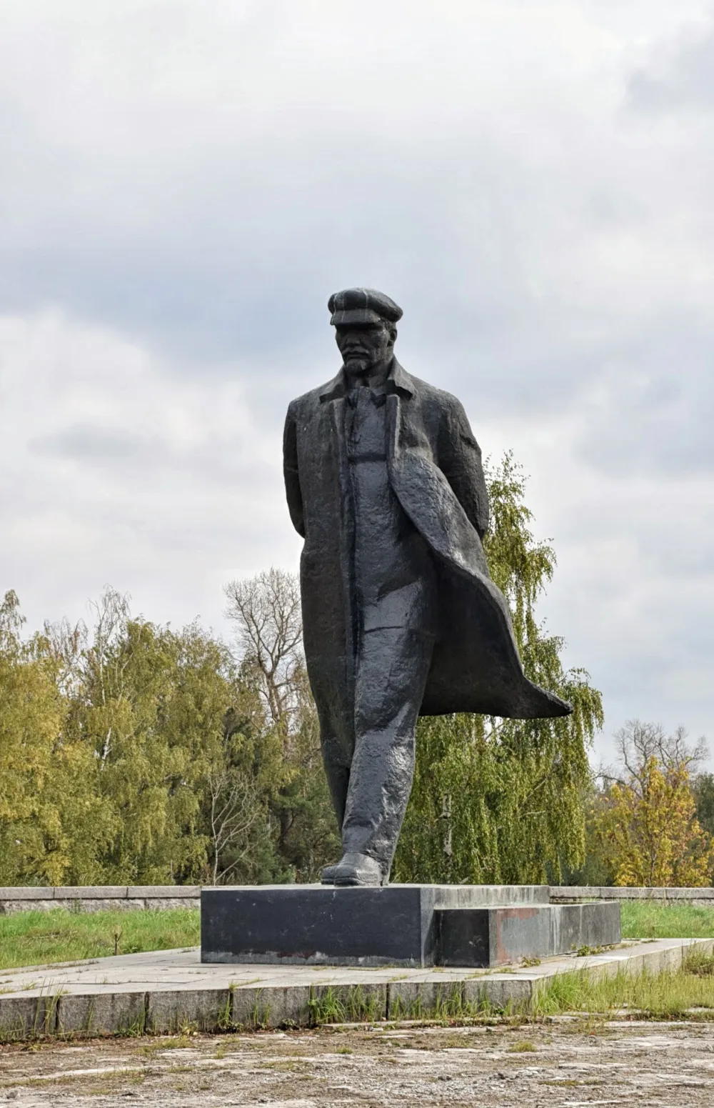 Памятник Ленину на Каширском шоссе севернее Горок Ленинских