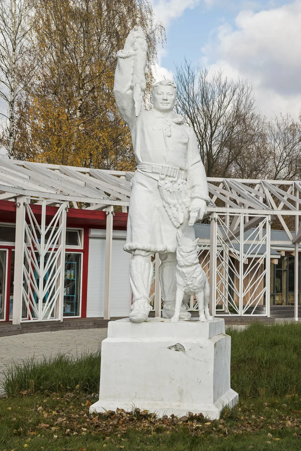 Скульптура «Охотник» (Останкинский)