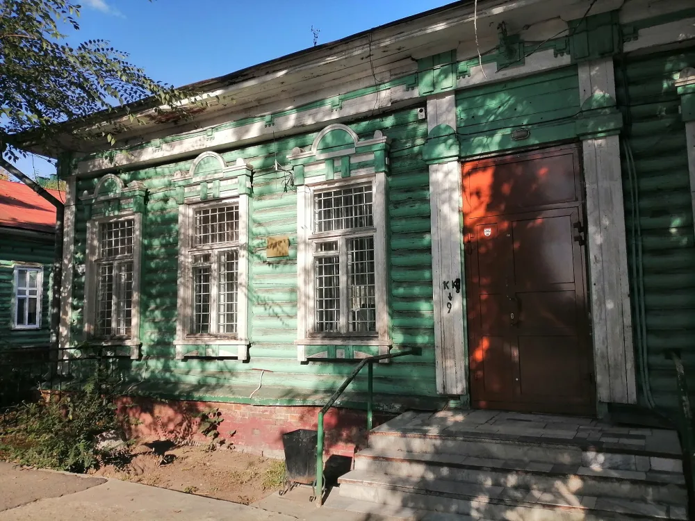 Особняк, образец застройки улицы (Омск)
