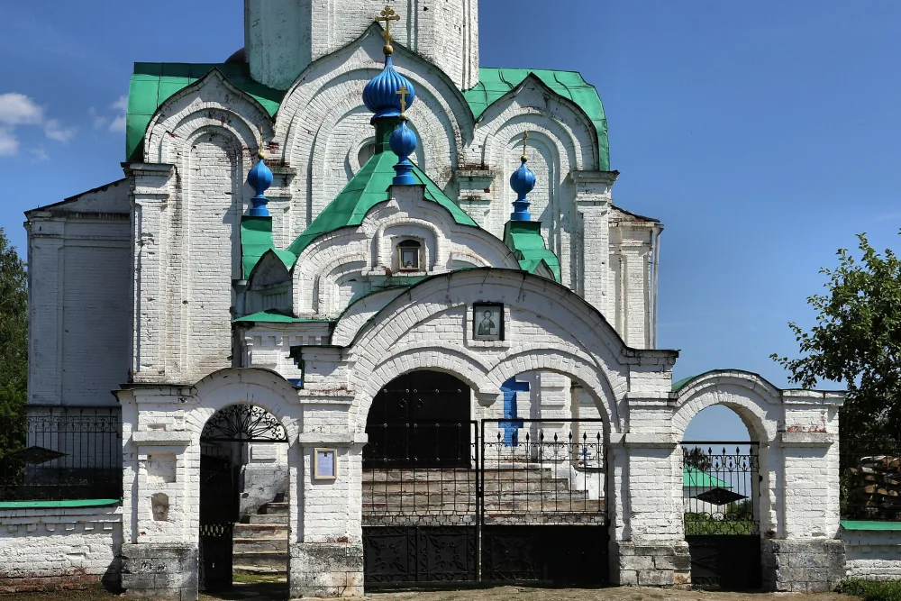 Ограда с двумя воротами (Старые Котлицы)