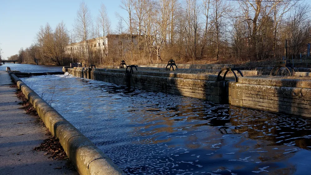 Шлюз в старом устье Староладожского канала