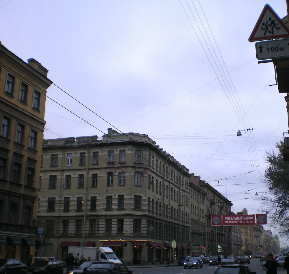 Доходный дом с магазинами