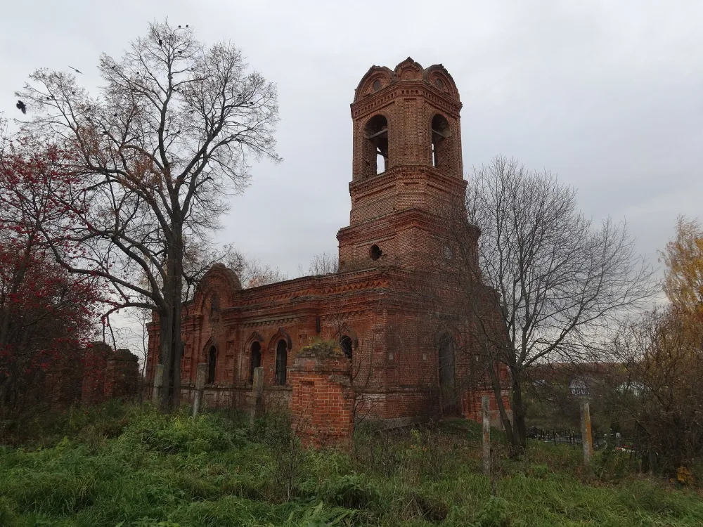 Церковь Флора и Лавра с колокольней (Суворотское)