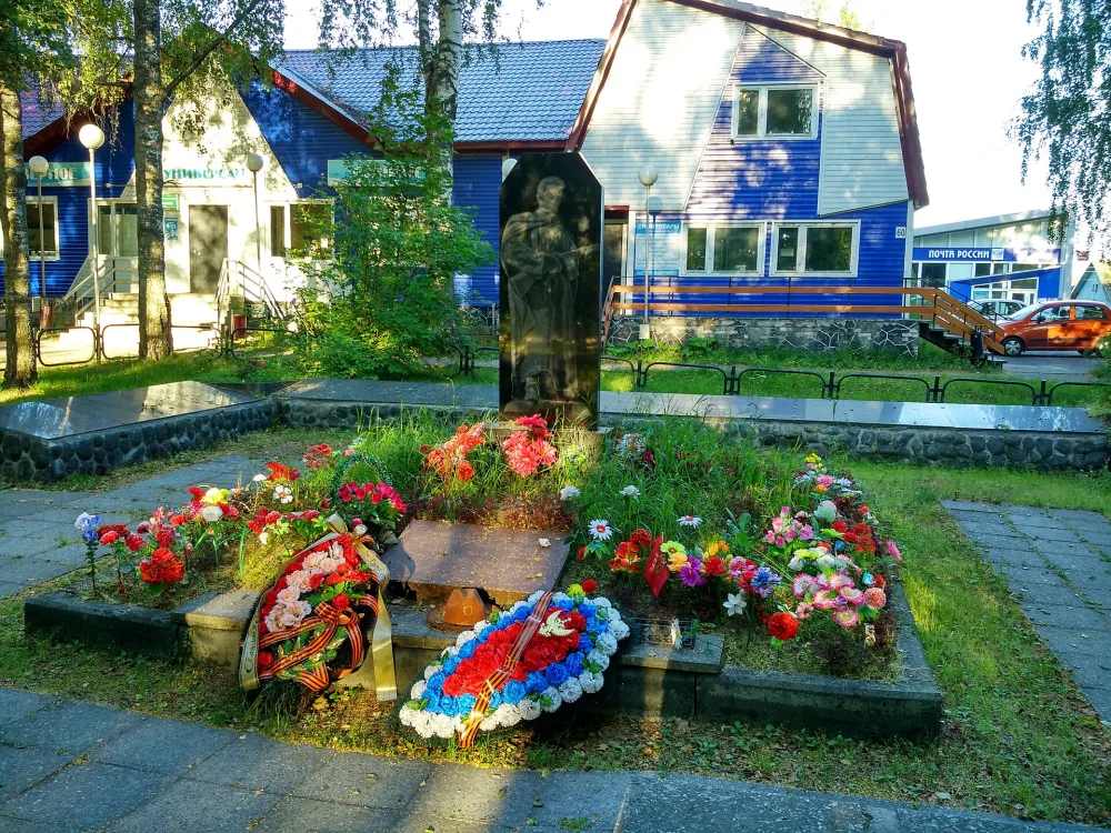 Братская могила советских воинов, погибших в боях с фашистскими захватчиками (Пряжа)