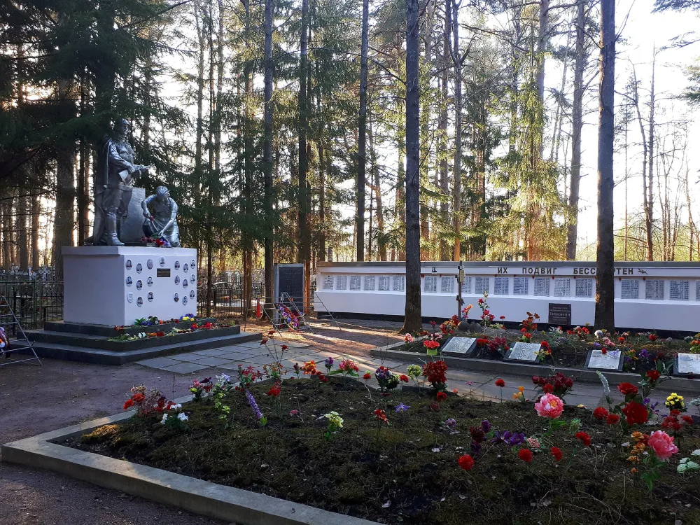 Братская могила красноармейцев и советских воинов, погибших в годы Гражданской и Великой Отечественных войн (Лебяжье)