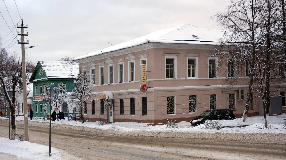 Жилой дом Кужлевой с городским клубом, впоследствии — Земская управа (Новая Ладога)