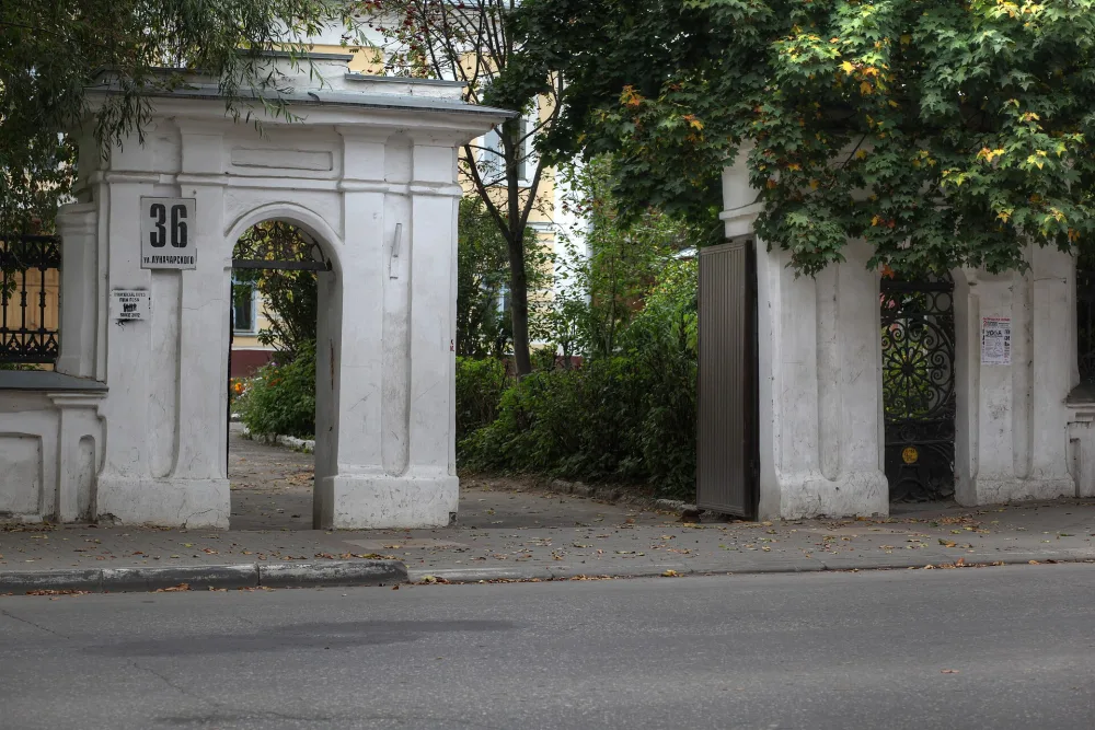 Ограда с воротами (Калуга)