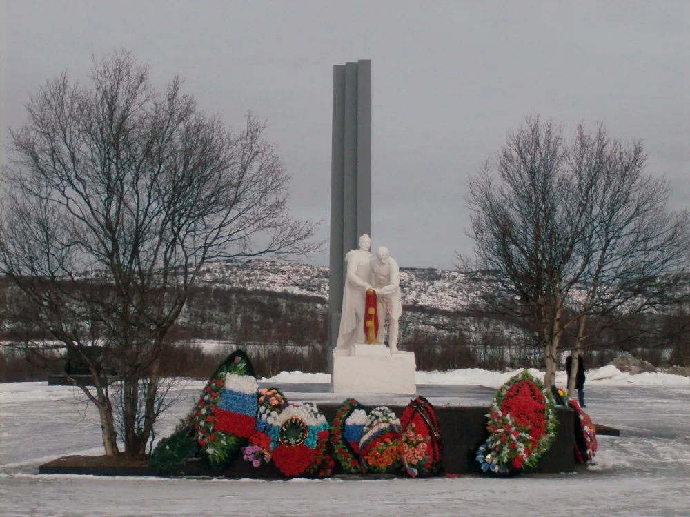 Памятник павшим