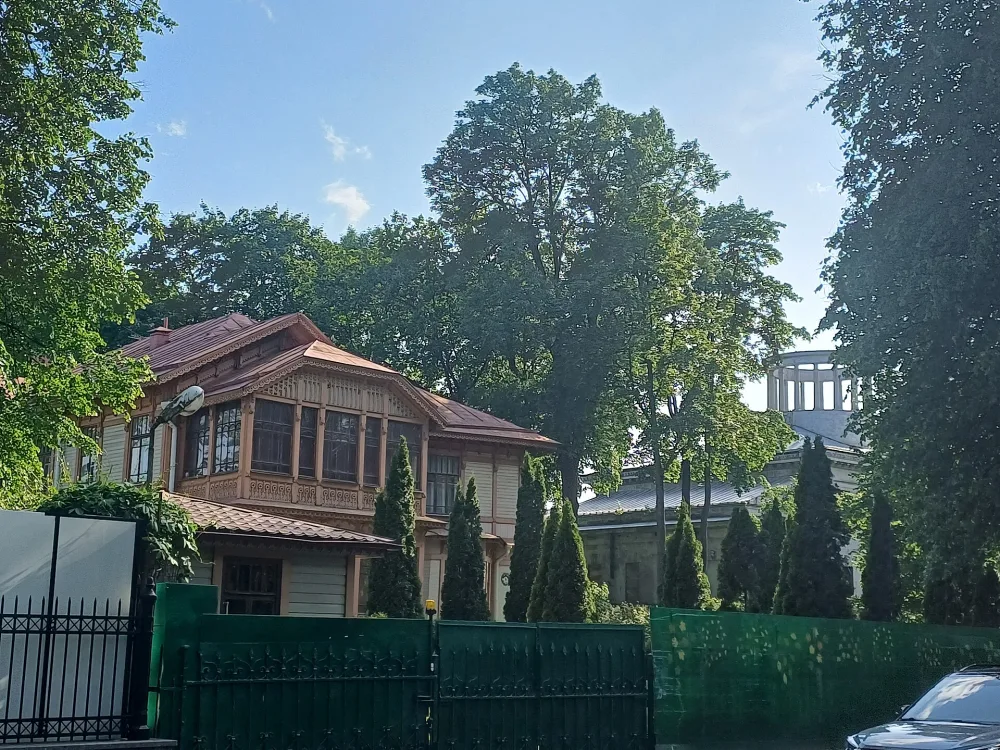 Участок парка