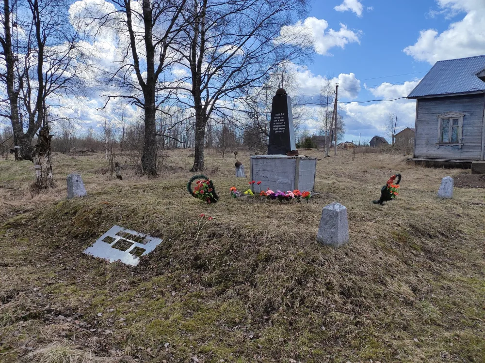 Братские могилы советских воинов и подпольщиков, где похоронен Герой Советского Союза Ракус Д.И. (Колатсельга)