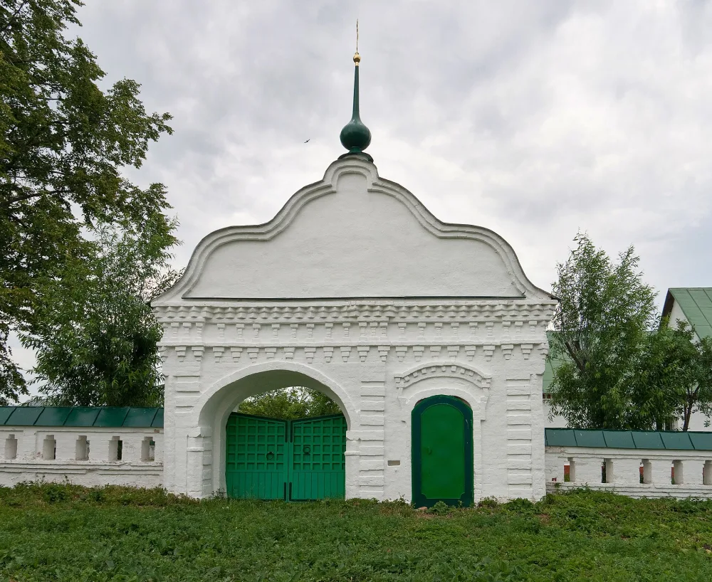 Входные ворота с оградой (Кидекша)