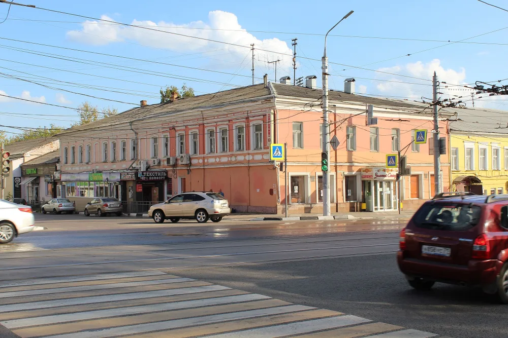 Жилой дом с торговым залом Козьмы Салищева (Тула)