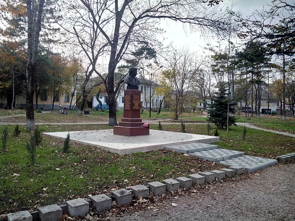 Сквер Высоцкого в Симферополе