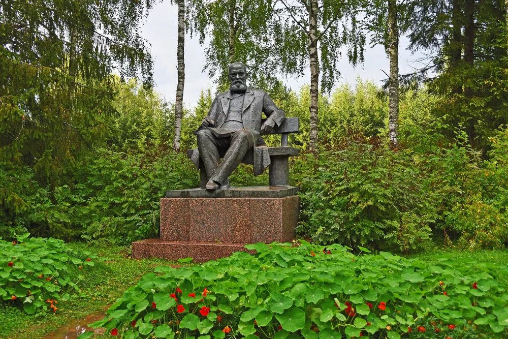 Памятник А.Н. Островскому