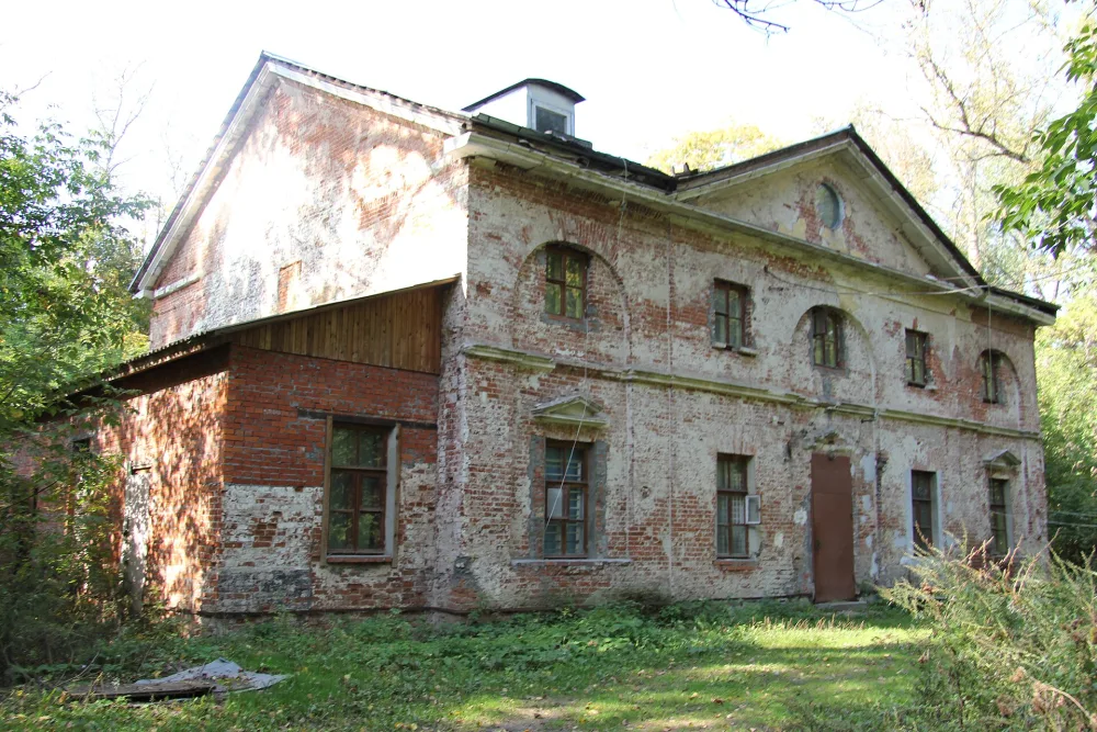 Западный служебный корпус у западных ворот (Балашиха)