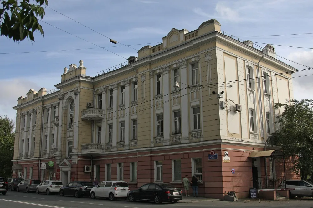 Жилой дом Сибирского флотского экипажа (Владивосток)