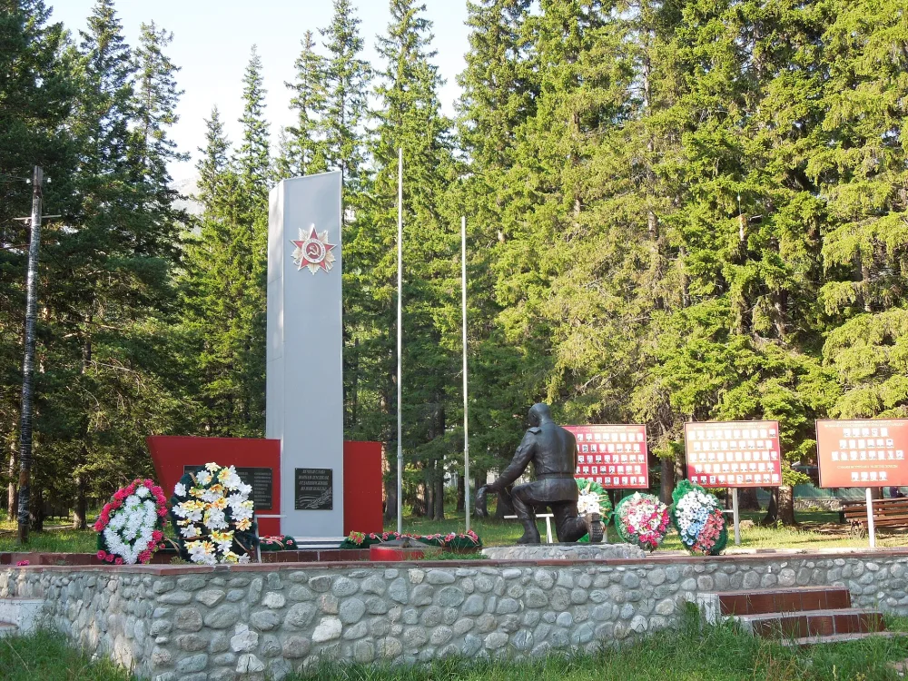 Памятник воинам-землякам, погибшим в годы Великой Отечественной войны (Аршан)