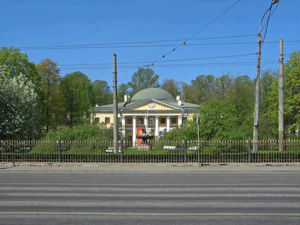 Ограда парадного двора