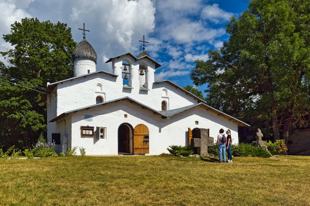 Церковь Покрова и Рождества от Пролома (Псков)