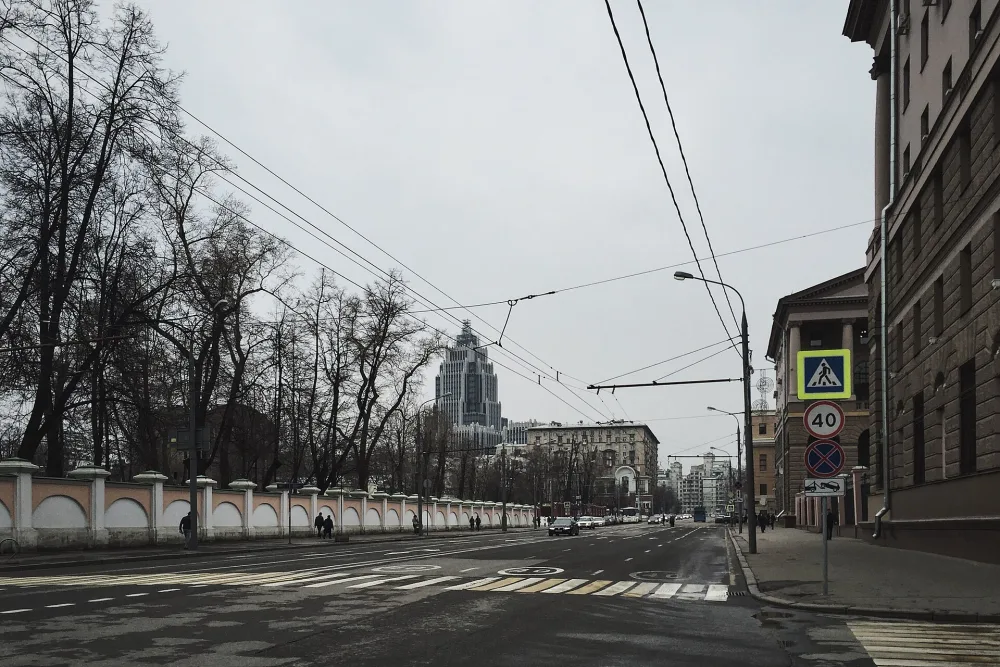 Ограда каменная по улице Петровка (Тверской)