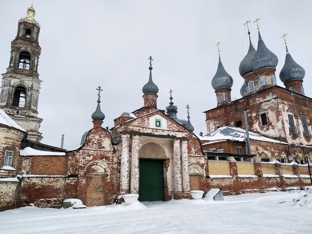 Ворота и ограда (Васильевское)