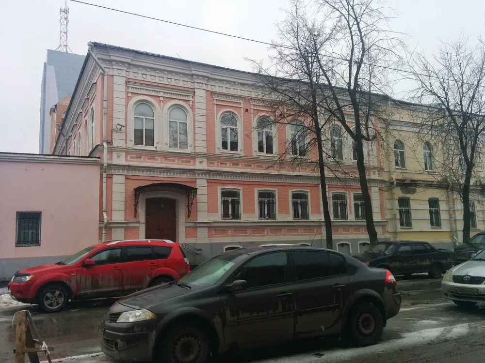 Здание, где по инициативе художника П.И. Субботина-Пермяка были открыты художественно-промышленные мастерские (Марьинский общественный банк)