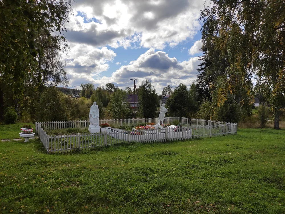 Братская могила советских воинов, погибших в боях с фашистскими захватчиками (Ведлозеро)