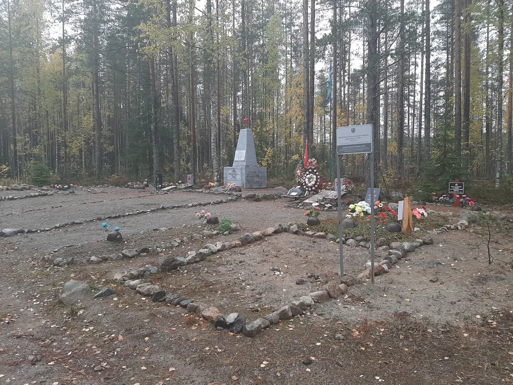 Братские могилы советских воинов, погибших в годы Великой Отечественной войны (Лоймольское с.п.)