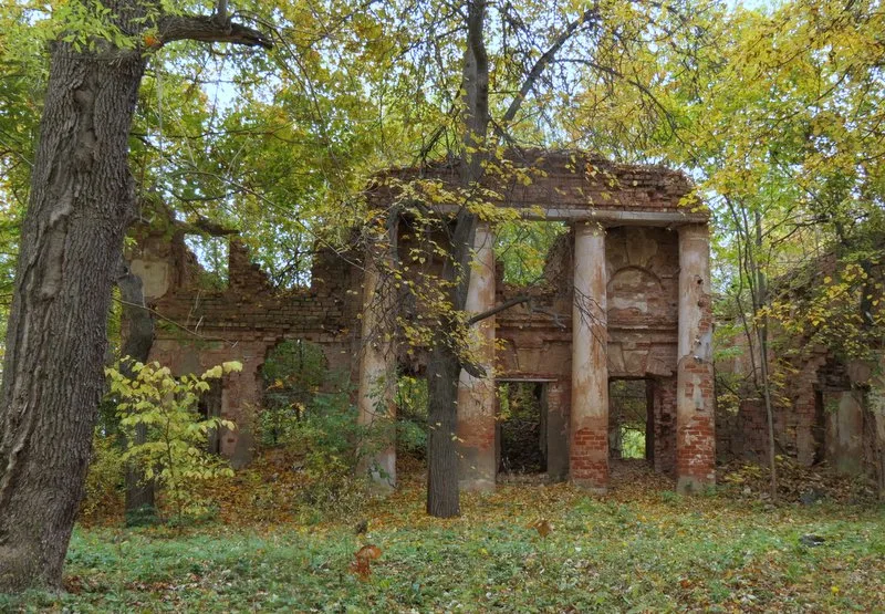 Флигель с портиком (Выбити)