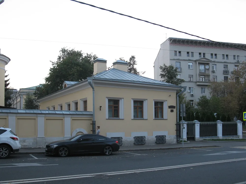 Флигель (Басманный)