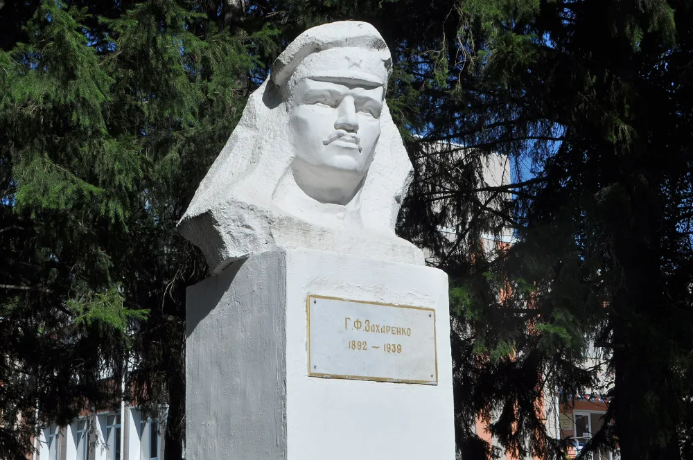 Бюст Г.Ф. Захаренко (Седельниково)