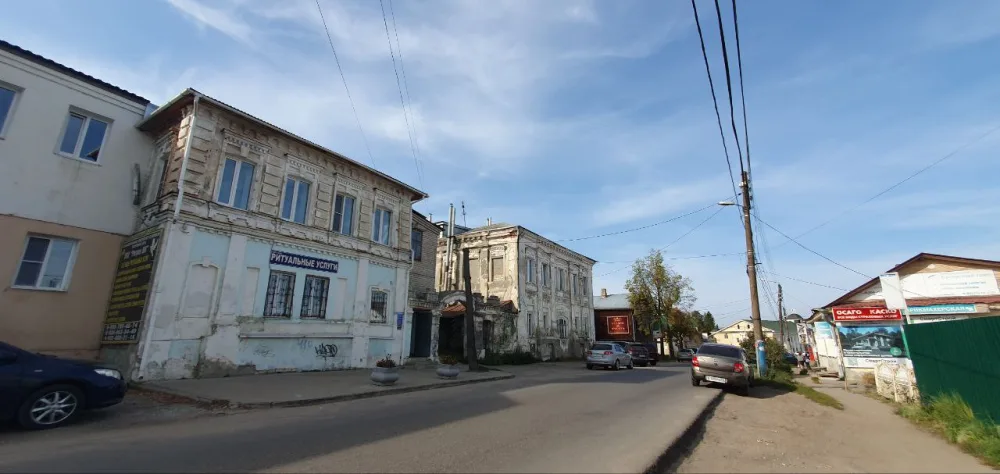 улица Ленина между домами 14 и 16, ворота