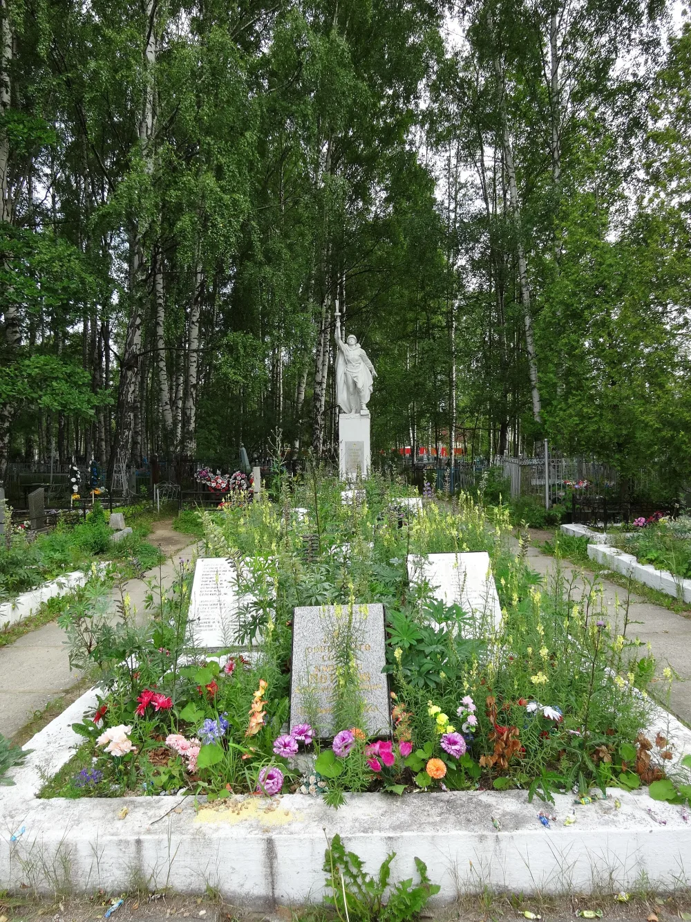 Братское кладбище советских воинов, погибших в борьбе с фашистами (Мга)