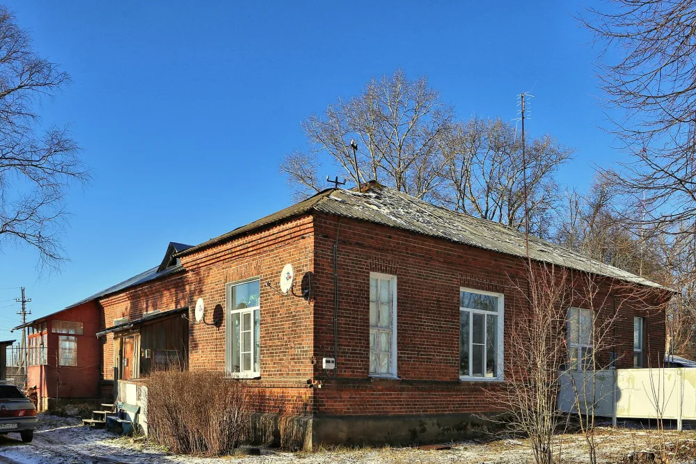 Кирпичный корпус (дом для врачей?) (Комсомольск)