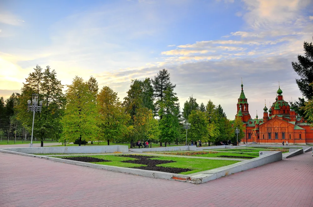 Алое поле