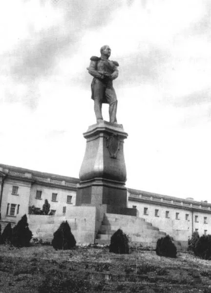 Памятник М. П. Лазареву