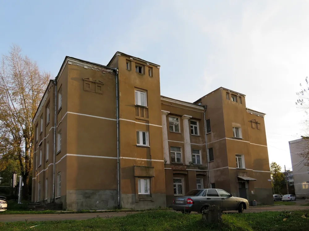 Дом-коммуна при фабрике «Пролетарий» треста Моссукно (Пролетарский)