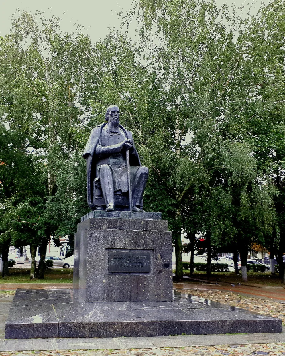 Памятник Салтыкову-Щедрину