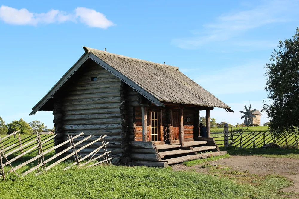 Амбар Судьина из деревни Липовицы (остров Кижи)