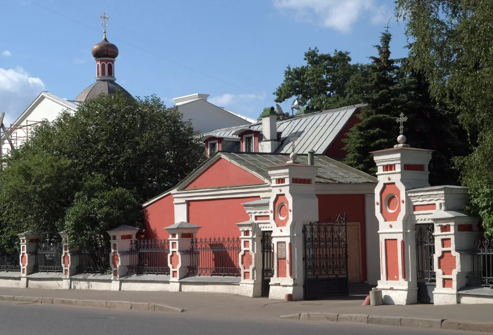 Ограда с воротами (Мещанский)