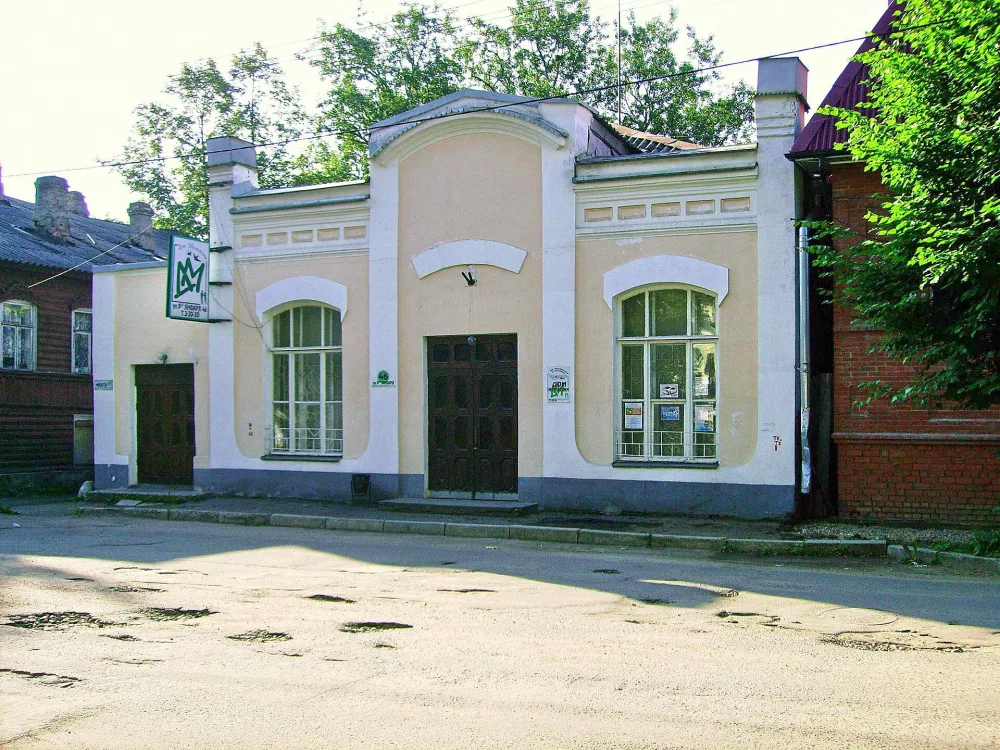 Здание кинотеатра им. Володарского (Боровичи)