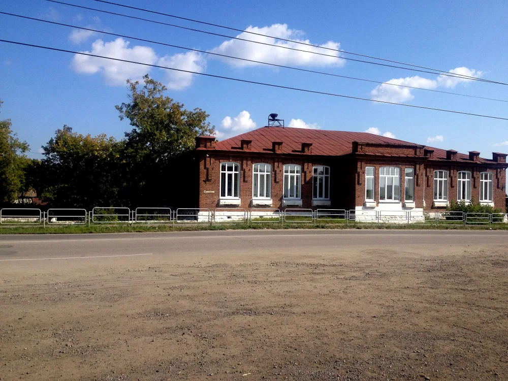 Земская школа, одноэтажная, каменная (Касли)