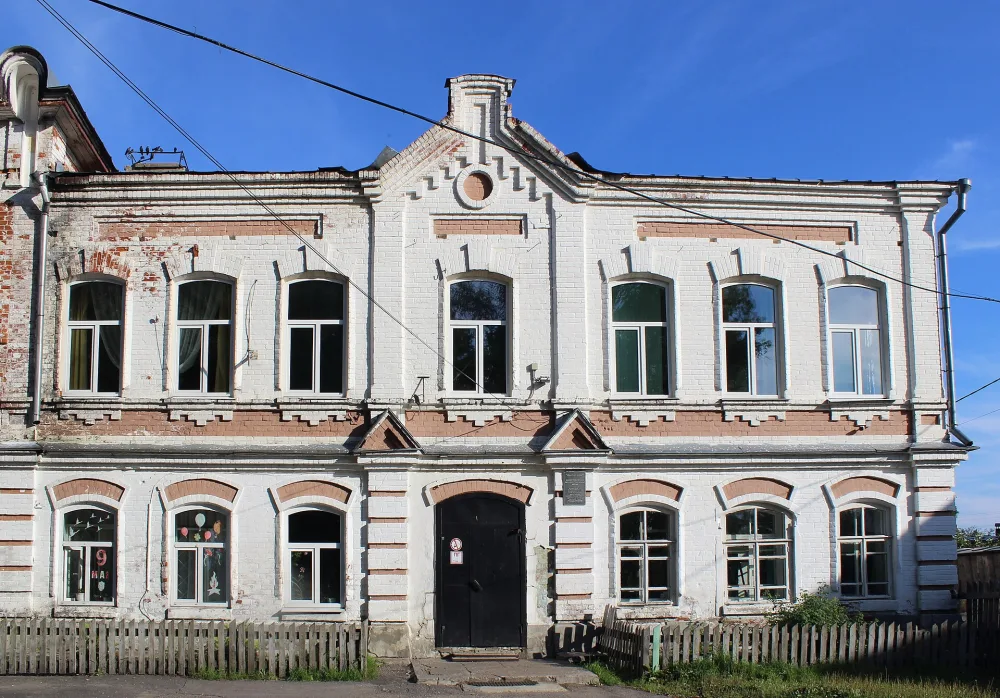 Административное здание завода Кузнецова, в котором в 1911 г. была открыта мужская прогимназия (Городец)