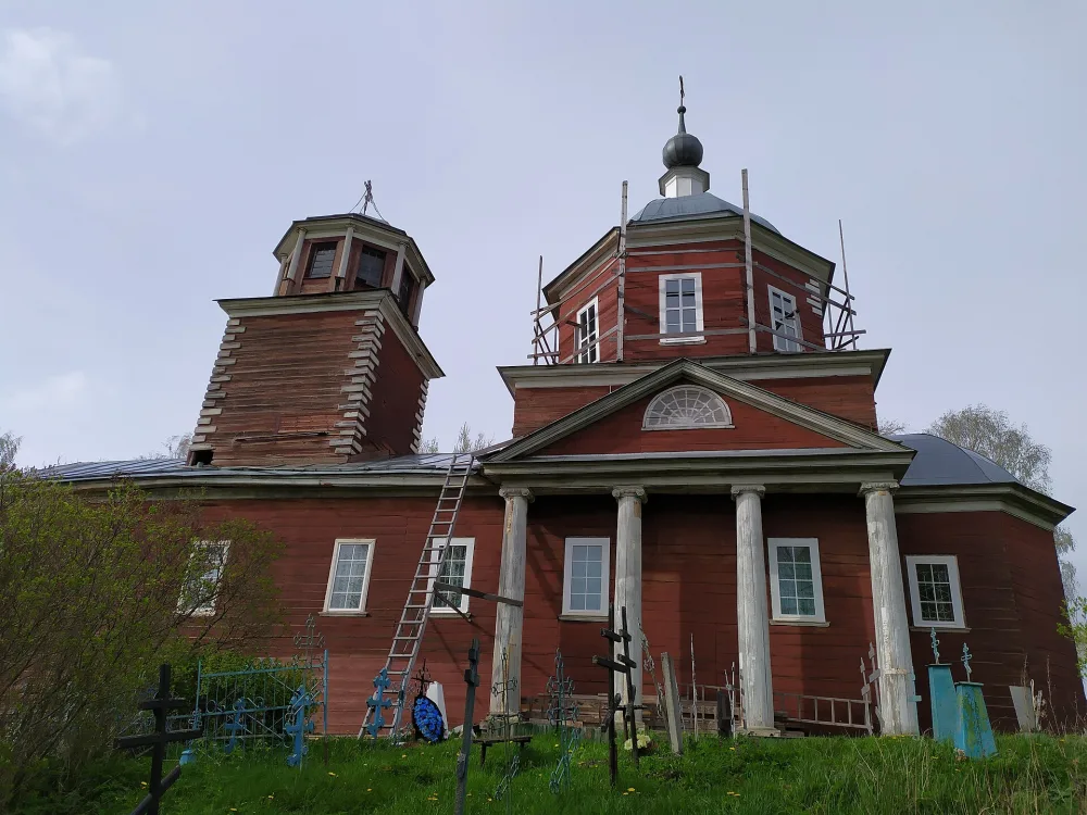 Церковь Покровская (Покрова Пресвятой Богородицы) с иконостасом(деревянная) (Стан)